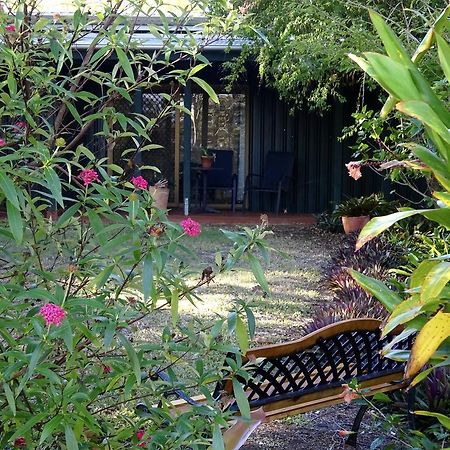Lagoon Pocket Bed & Breakfast Bagian luar foto